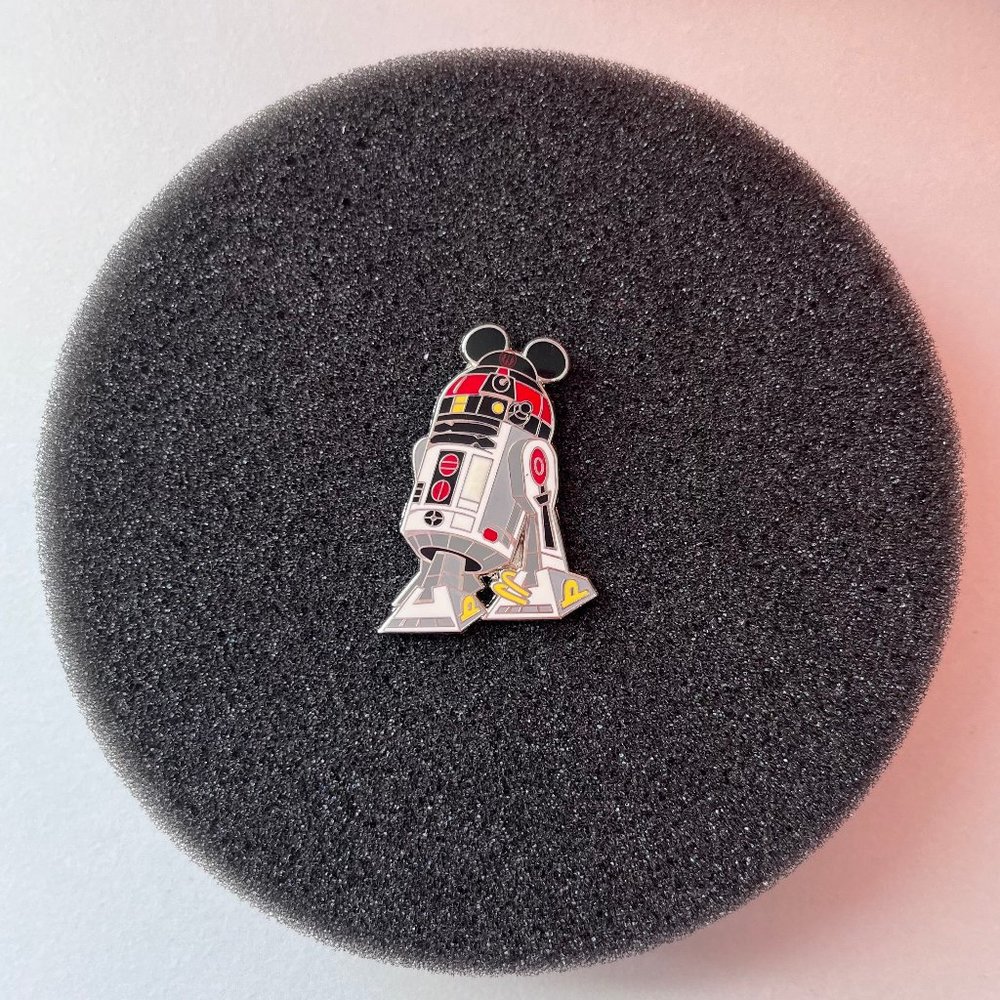 Disney Pin Traders Disneyland Star Wars R2-MK (R2-D2) with Mouse Ears